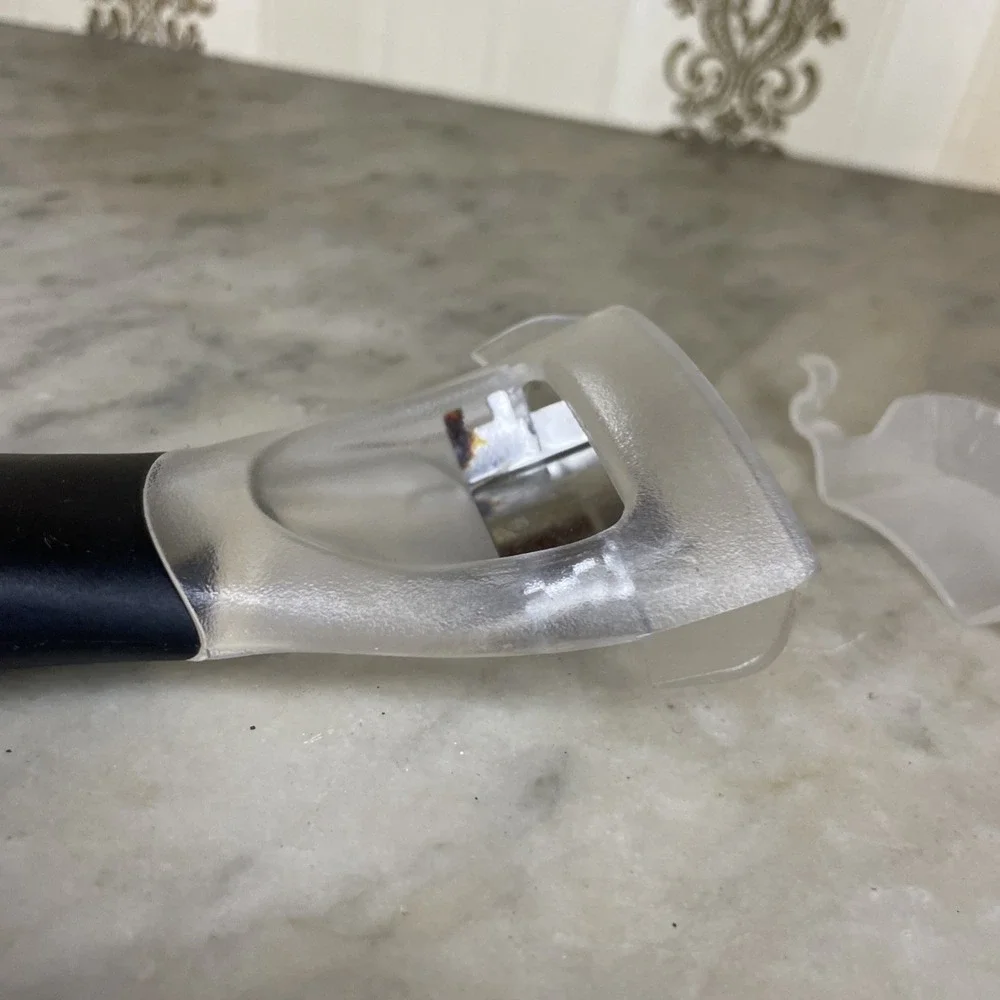 Pampered Chef Zester with Safety Storage‎ Guard